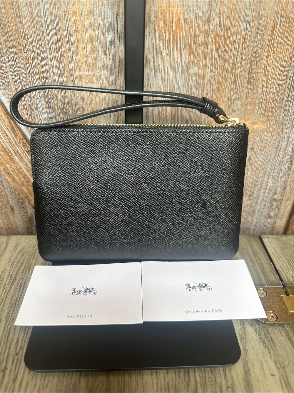 Coach F58032 Black Crossgrain Leather Corner Zip Wristlet Wallet NWT - Picture 4 of 10
